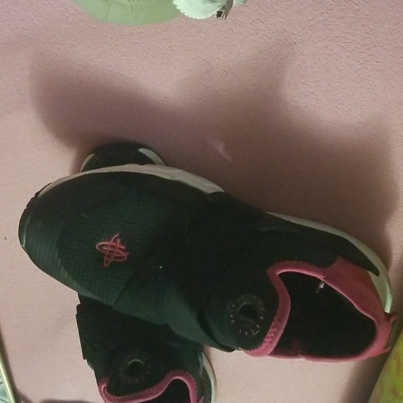 Hurache Sneakers - Picture 3 of 3